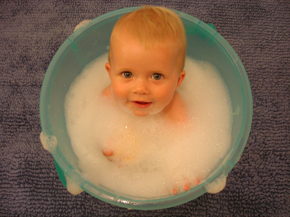 Le transat de bain de bébé